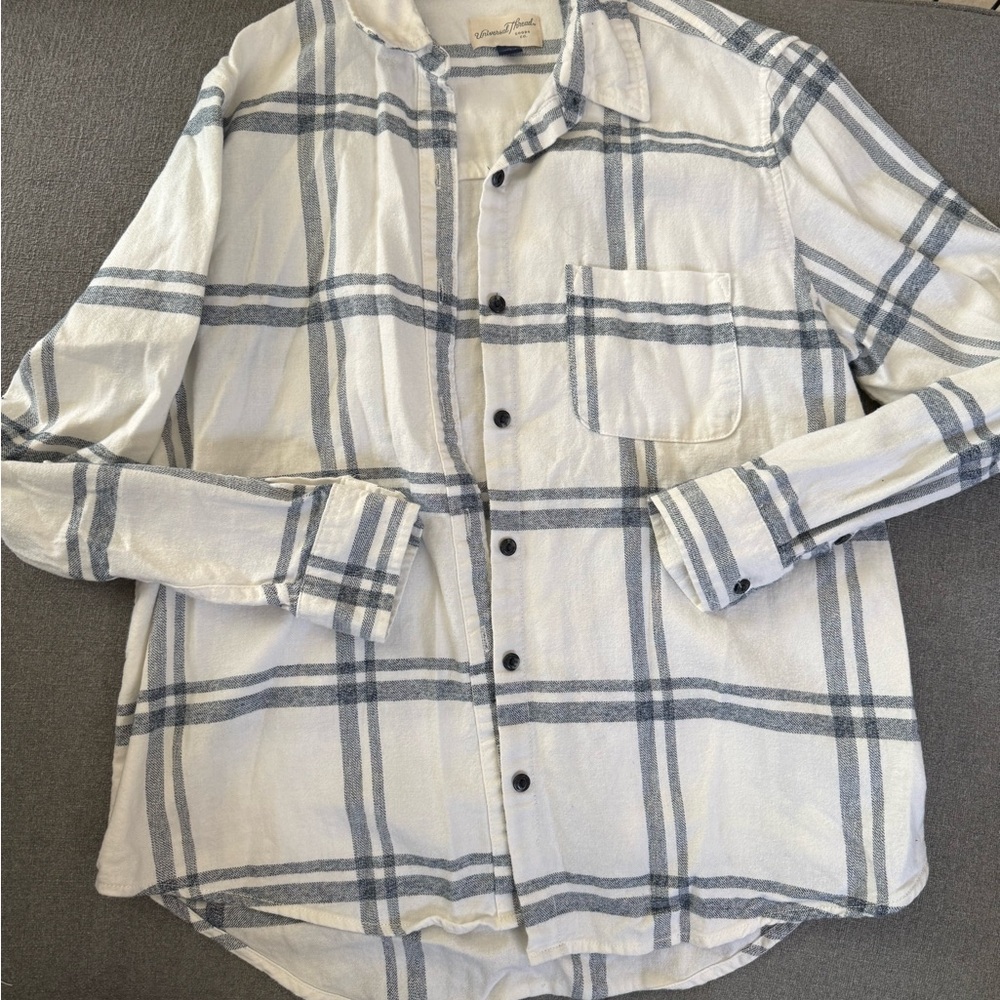 Universal Thread Women's Blue and White Plaid Button Down Shirt